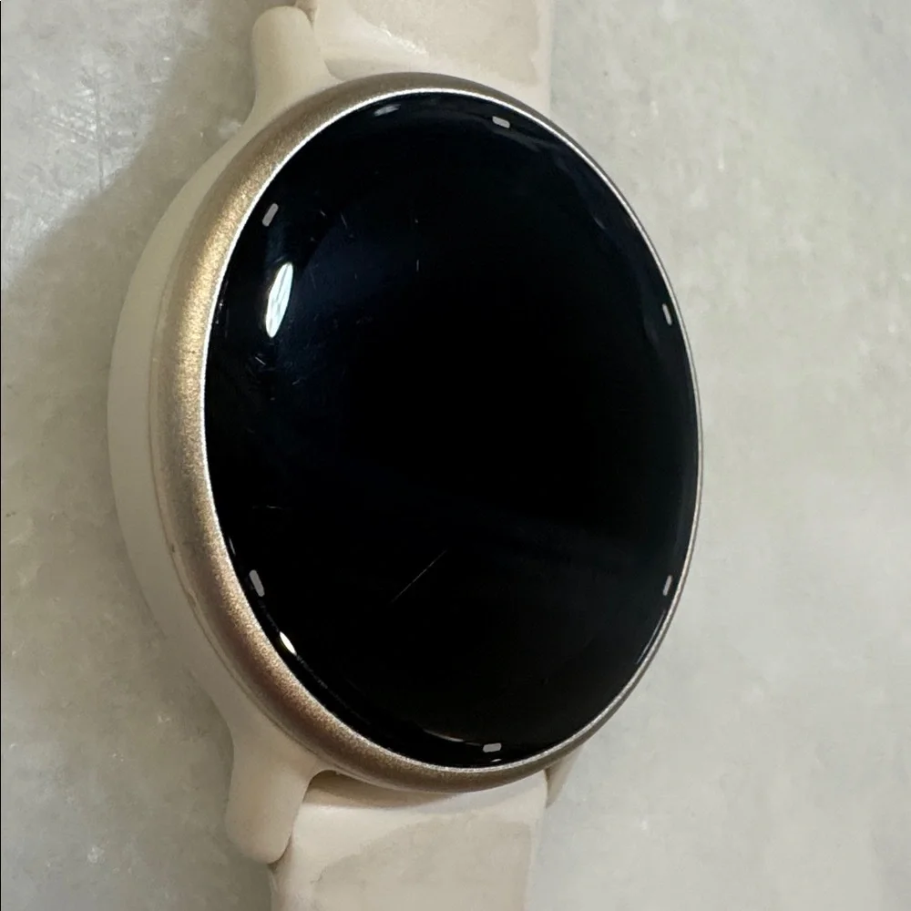 Garmin vivoactive 5 ivory and cream gold